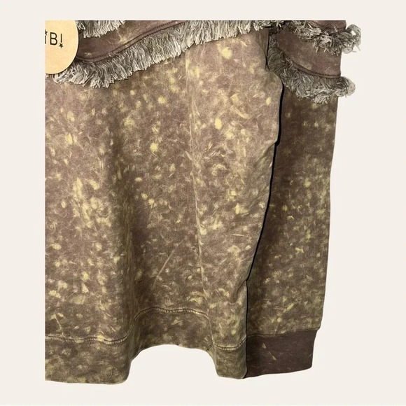 BIBI SWEATER W/ FRAYED MATERIAL ACROSS THE CHEST AND ARMS SIZE X-LARGE BROWN - Picture 6 of 8